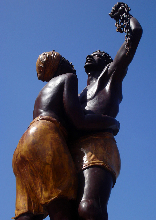 Monumento em Senegal celebra a libertação (libertação?) dos escravos africanos. Crédito: Moises.on